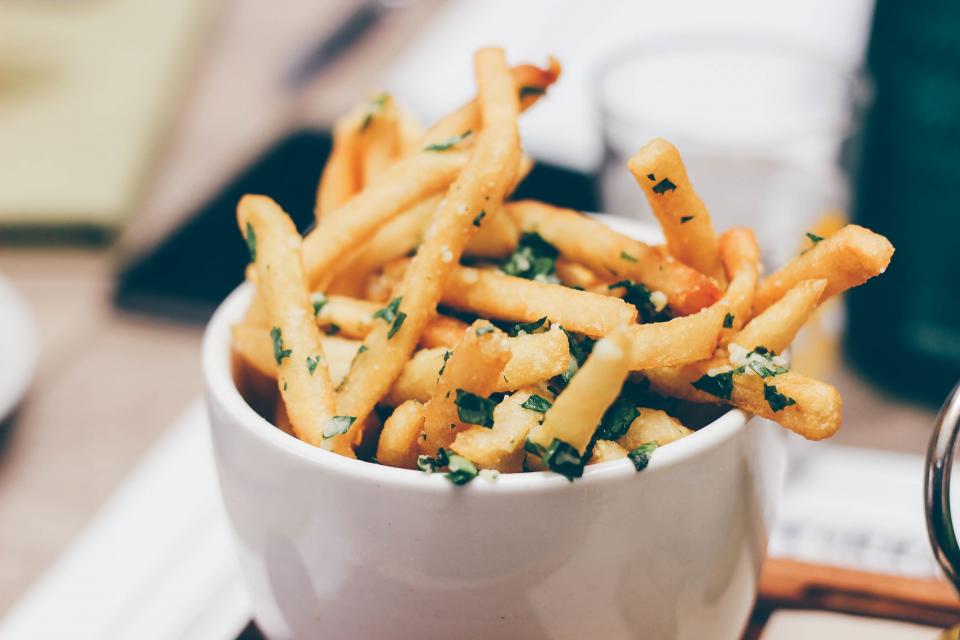 Pommes frites im Becher (Beispiel)